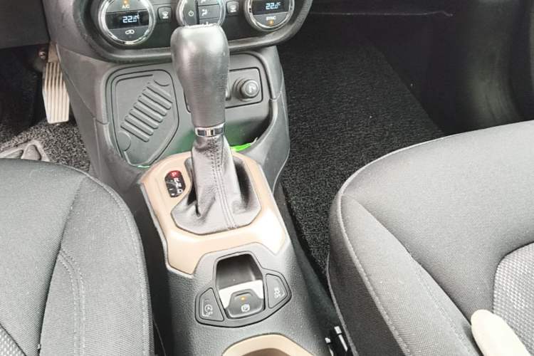 Used Jeep Renegade 2017 180T Automatic Jingneng Edition Gear Lever