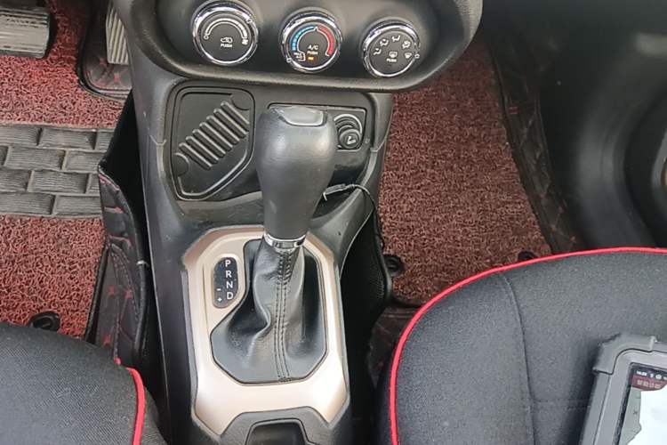 Used Jeep Renegade 2017 180T Automatic High-Energy Version Gear Lever