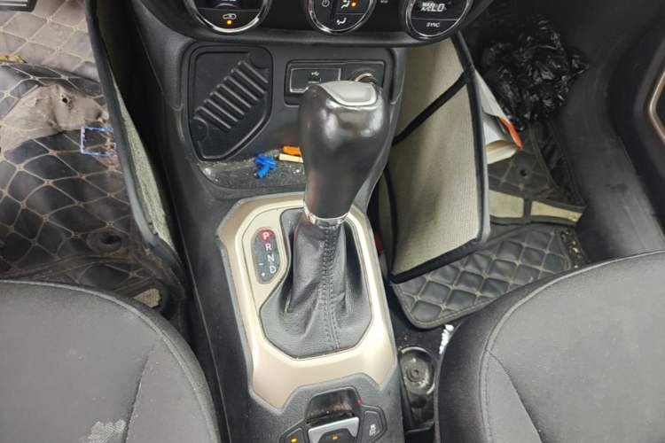 Used Jeep Renegade 2017 180T Automatic Jingneng Edition Gear Lever
