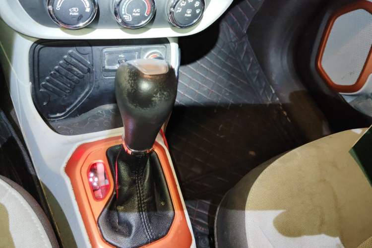 Used Jeep Renegade 2017 180T Automatic High-Energy Version Gear Lever