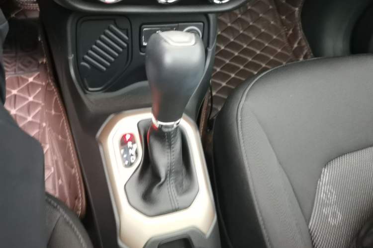 Used Jeep Renegade 2017 180T Automatic High-Energy Version Gear Lever