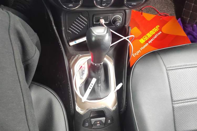 Used Jeep Renegade 2017 180T Automatic Jingneng Edition Gear Lever