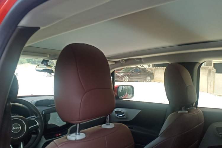 Used Jeep Renegade 2017 180T Automatic High-Energy Version Headliner