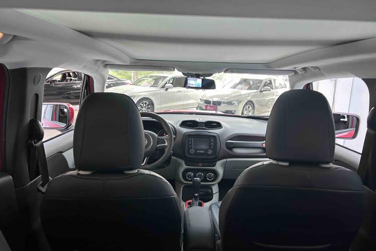 Used Jeep Renegade 2017 180T Automatic High-Energy Version Headliner