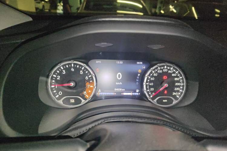 Used Jeep Renegade 2017 180TS Automatic All-Wheel Drive Versatile Edition Instrument Cluster
