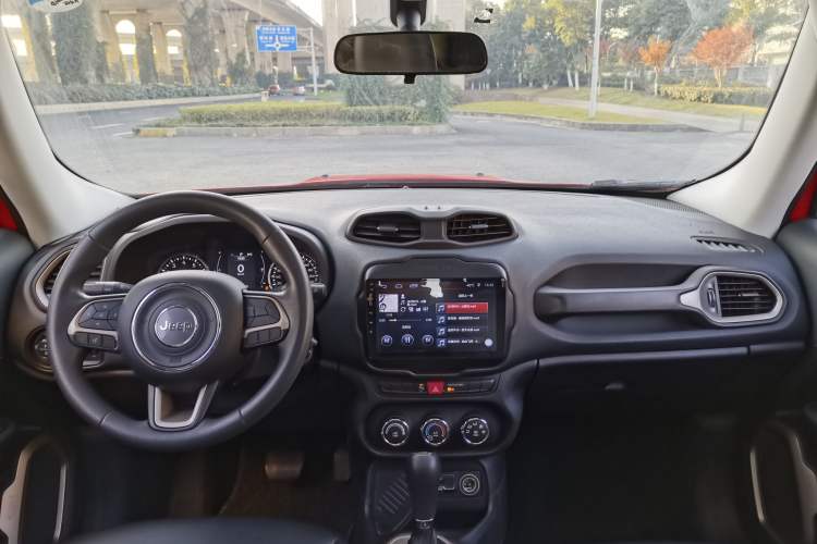 Used Jeep Renegade 2017 180T Automatic High-Energy Version Interior 1