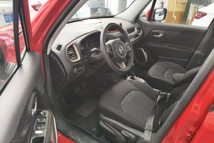 Used Jeep Renegade 2017 180T Automatic High-Energy Version Interior 1