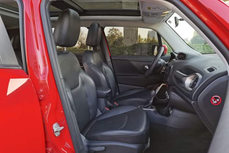 Used Jeep Renegade 2017 180T Automatic High-Energy Version Interior 10