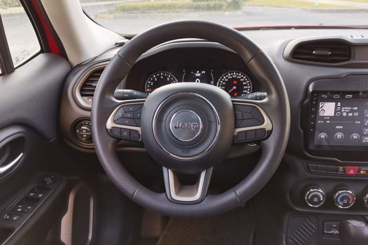 Used Jeep Renegade 2017 180T Automatic High-Energy Version Interior 2