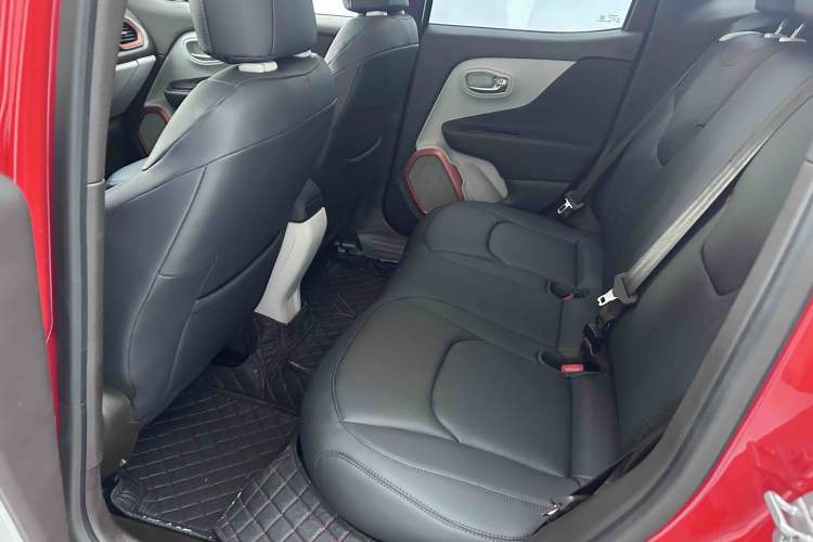 Used Jeep Renegade 2017 180T Automatic High-Energy Version Interior 2