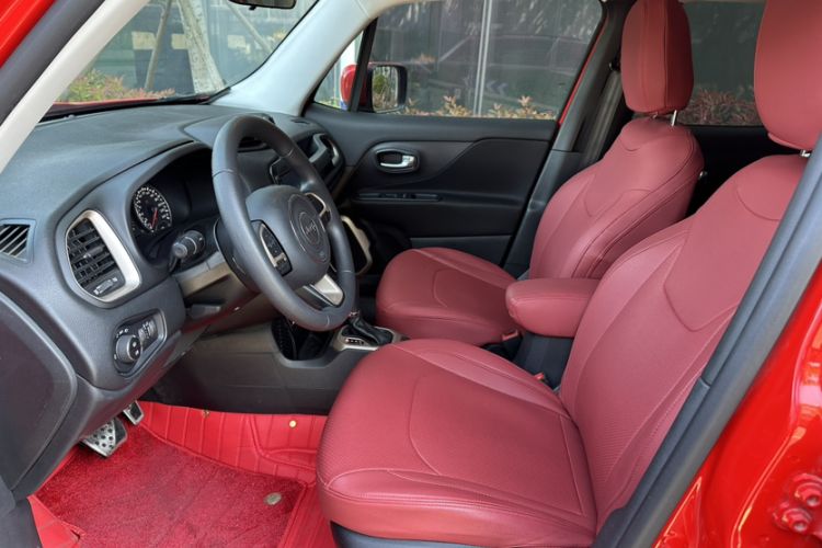 Used Jeep Renegade 2017 180T Automatic High-Energy Version Interior 3