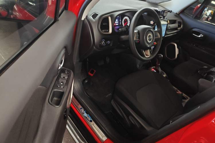 Used Jeep Renegade 2017 180T Automatic Jingneng Edition Interior 3