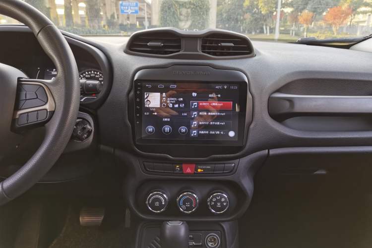 Used Jeep Renegade 2017 180T Automatic High-Energy Version Interior 3