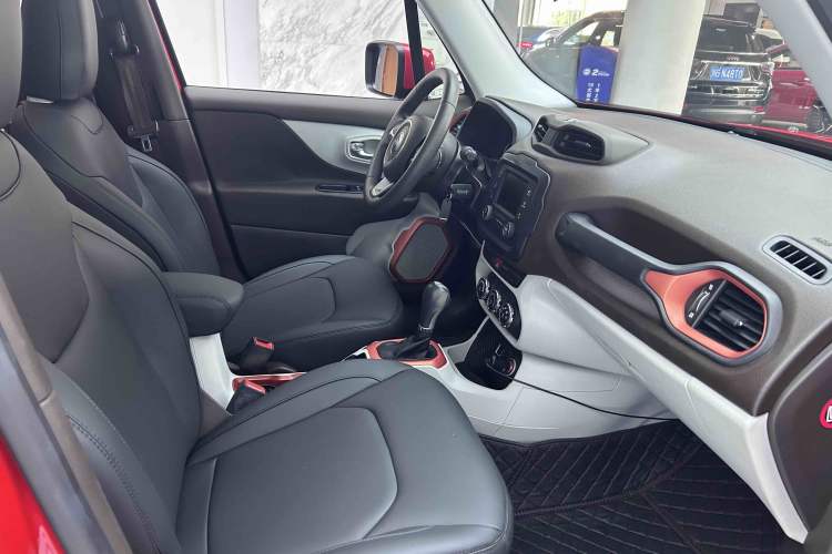 Used Jeep Renegade 2017 180T Automatic High-Energy Version Interior 3