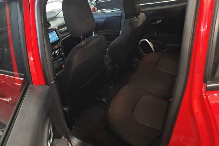 Used Jeep Renegade 2017 180T Automatic Jingneng Edition Interior 4
