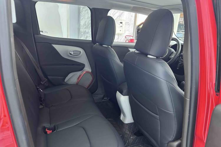 Used Jeep Renegade 2017 180T Automatic High-Energy Version Interior 4