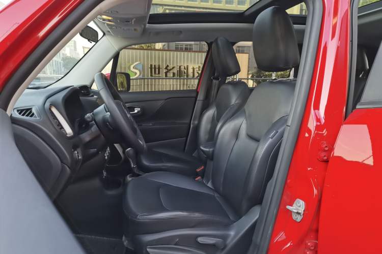 Used Jeep Renegade 2017 180T Automatic High-Energy Version Interior 5