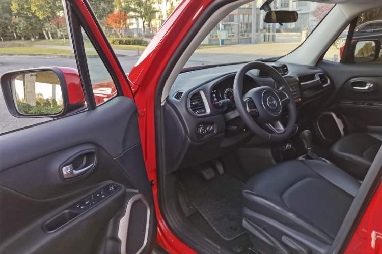 Used Jeep Renegade 2017 180T Automatic High-Energy Version Interior 6