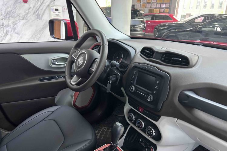 Used Jeep Renegade 2017 180T Automatic High-Energy Version Interior 6