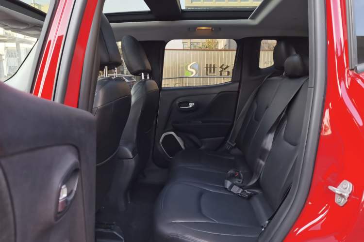 Used Jeep Renegade 2017 180T Automatic High-Energy Version Interior 7