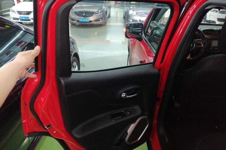 Used Jeep Renegade 2017 180T Automatic Jingneng Edition Interior 8
