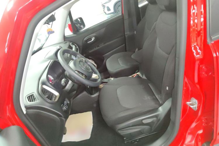 Used Jeep Renegade 2017 180T Automatic High-Energy Version Left Front Seat