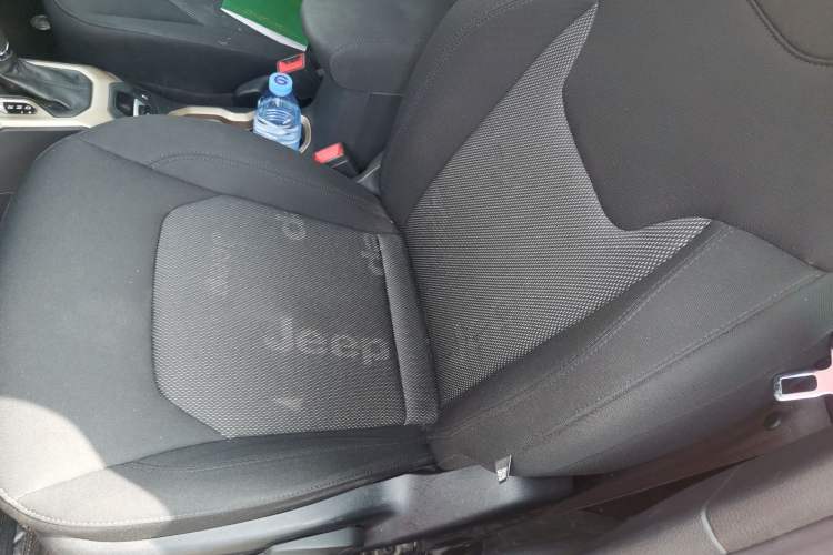 Used Jeep Renegade 2017 180T Automatic High-Energy Version Left Front Seat