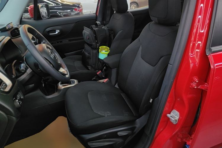 Used Jeep Renegade 2017 180T Automatic High-Energy Version Left Front Seat