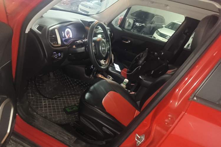 Used Jeep Renegade 2017 180T Automatic High-Energy Version Left Front Seat