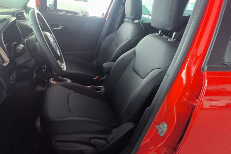 Used Jeep Renegade 2017 180T Automatic High-Energy Version Left Front Seat