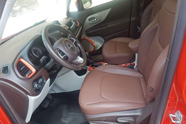 Used Jeep Renegade 2017 180T Automatic High-Energy Version Left Front Seat