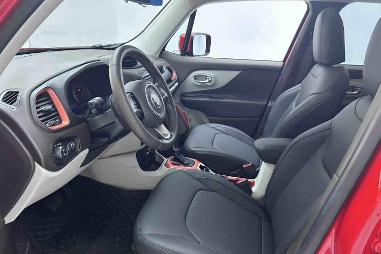 Used Jeep Renegade 2017 180T Automatic High-Energy Version Left Front Seat