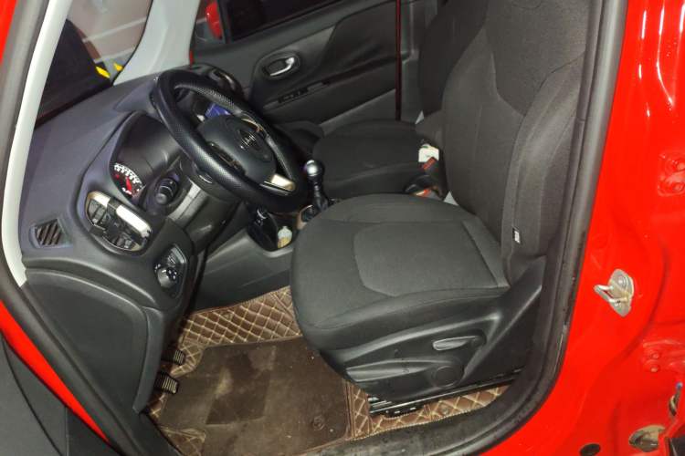 Used Jeep Renegade 2017 180T Manual Kinetic Edition Left Front Seat