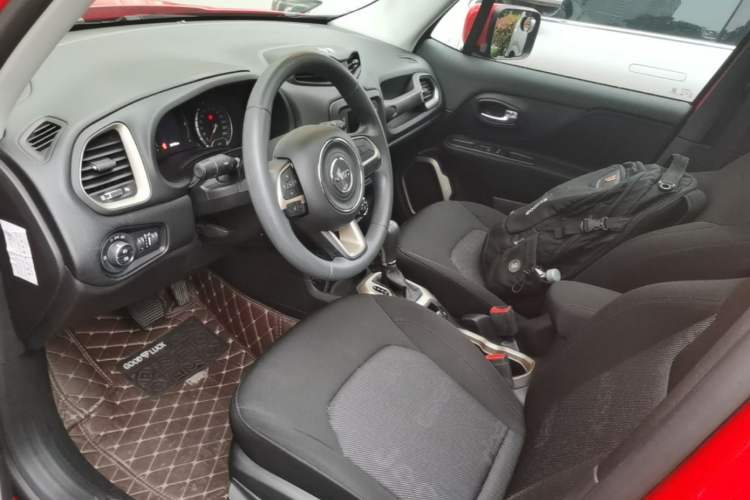 Used Jeep Renegade 2017 180T Automatic High-Energy Version Left Front Seat