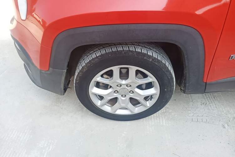 Used Jeep Renegade 2017 180T Automatic High-Energy Version Left Front Wheel Hub