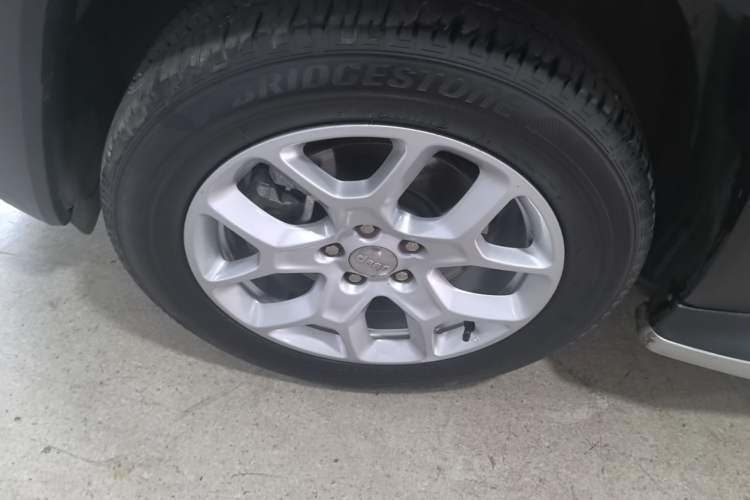 Used Jeep Renegade 2017 180T Automatic High-Energy Version Left Front Wheel Hub