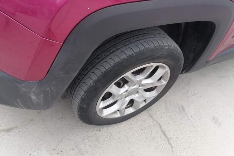 Used Jeep Renegade 2017 180TS Automatic Four-Wheel Drive Superior Edition Left Front Wheel Hub