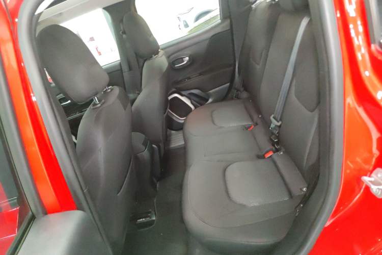 Used Jeep Renegade 2017 180T Automatic High-Energy Version Left Rear Seat