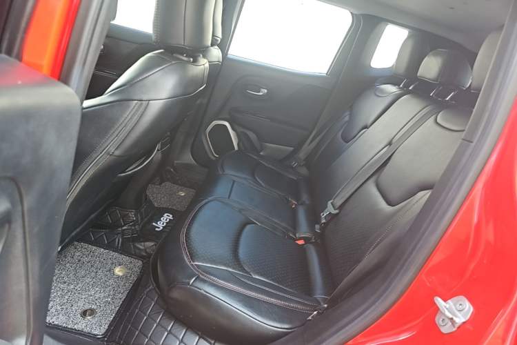 Used Jeep Renegade 2017 180T Automatic High-Energy Version Left Rear Seat