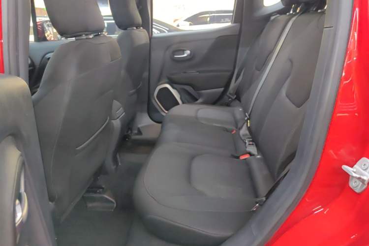 Used Jeep Renegade 2017 180T Automatic High-Energy Version Left Rear Seat