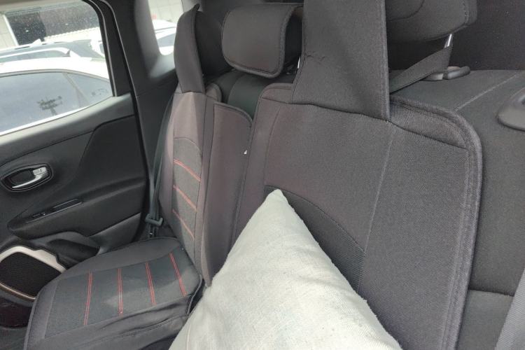 Used Jeep Renegade 2017 180T Automatic High-Energy Version Left Rear Seat