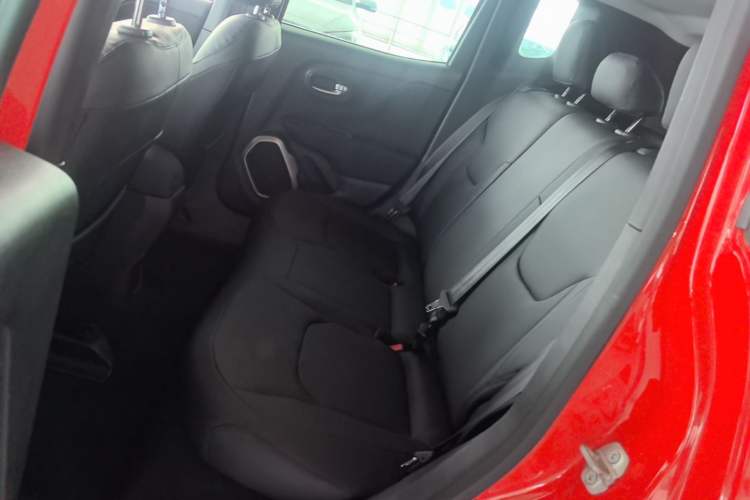 Used Jeep Renegade 2017 180T Automatic High-Energy Version Left Rear Seat