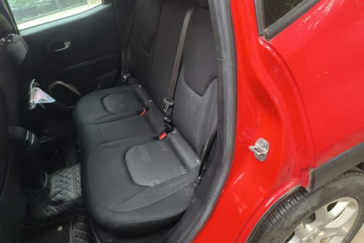 Used Jeep Renegade 2017 180T Automatic High-Energy Version Left Rear Seat
