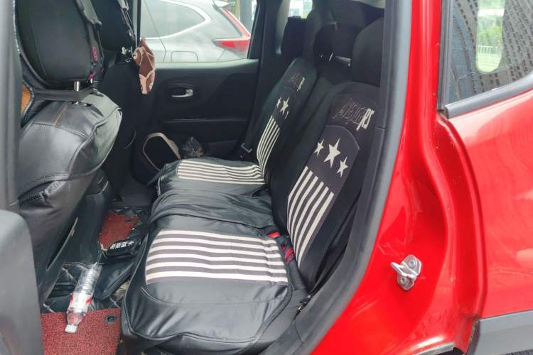 Used Jeep Renegade 2017 180T Automatic High-Energy Version Left Rear Seat
