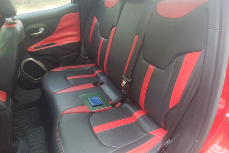 Used Jeep Renegade 2017 180T Automatic High-Energy Version Left Rear Seat