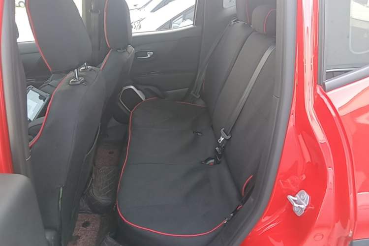 Used Jeep Renegade 2017 180T Automatic High-Energy Version Left Rear Seat
