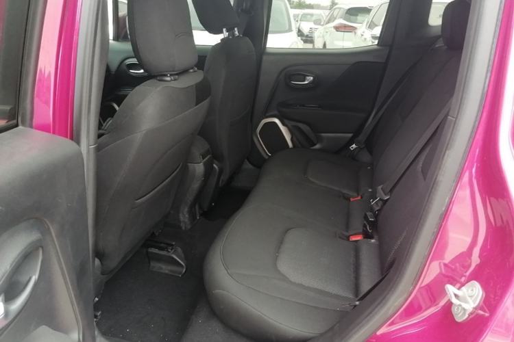 Used Jeep Renegade 2017 180TS Automatic Four-Wheel Drive Superior Edition Left Rear Seat