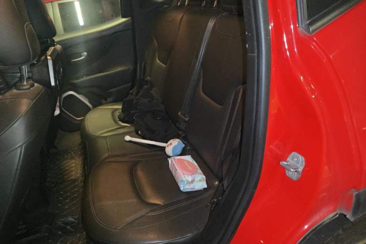 Used Jeep Renegade 2017 180TS Automatic All-Wheel Drive Versatile Edition Left Rear Seat