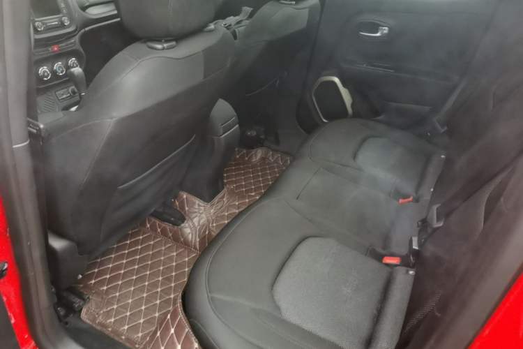 Used Jeep Renegade 2017 180T Automatic High-Energy Version Left Rear Seat