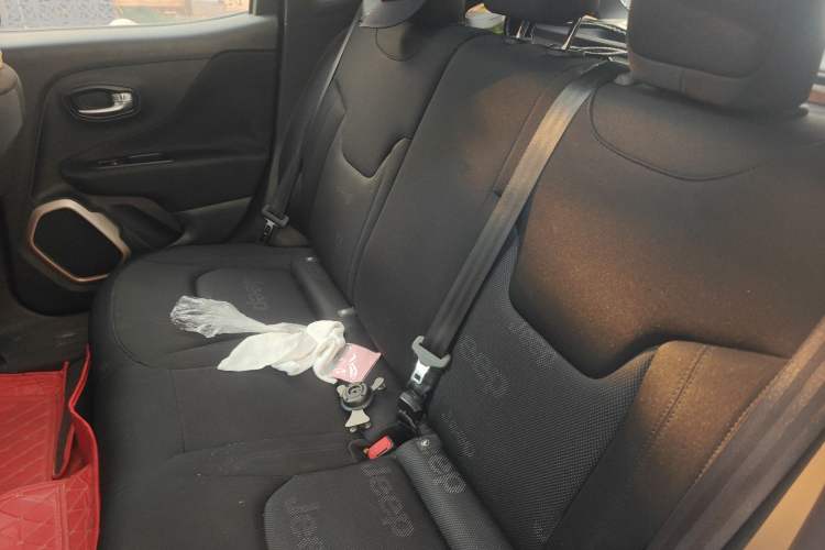 Used Jeep Renegade 2017 180T Automatic High-Energy Version Left Rear Seat